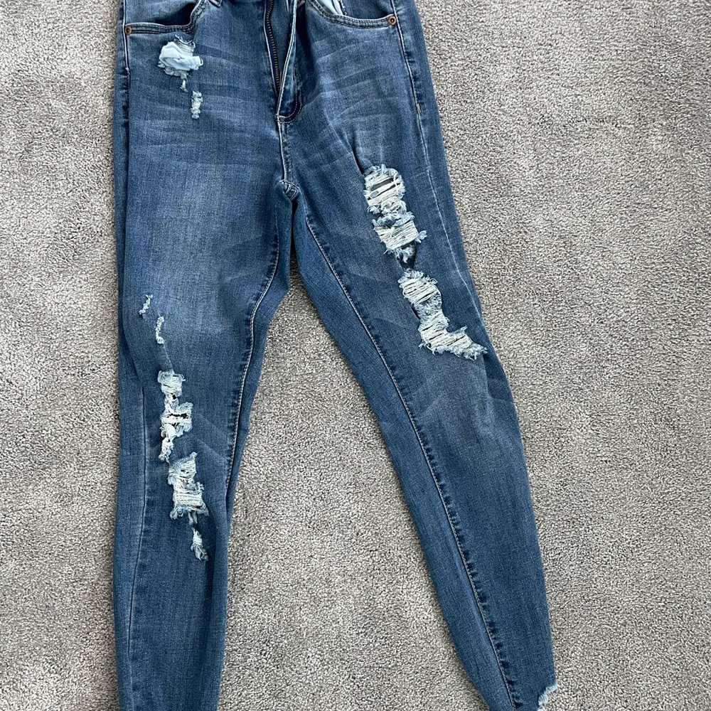 Ripped skinny jeans